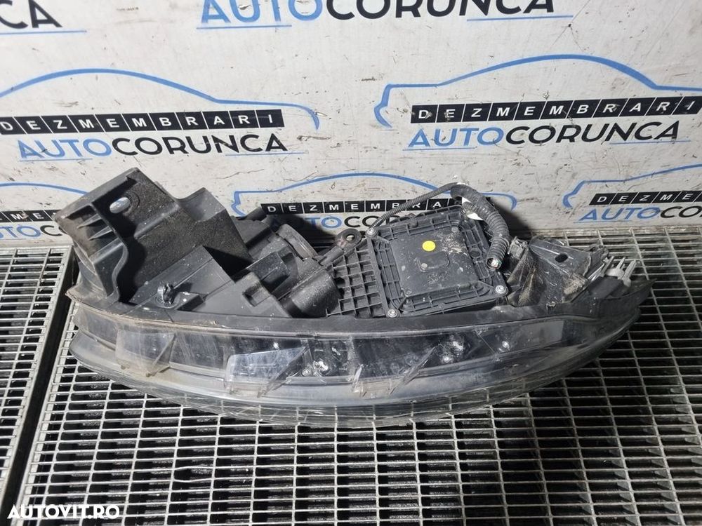 Far Dreapta Renault Kadjar 2015 - 2018 SUV 4 Usi (1317) Cu lupă 260107703R - 4