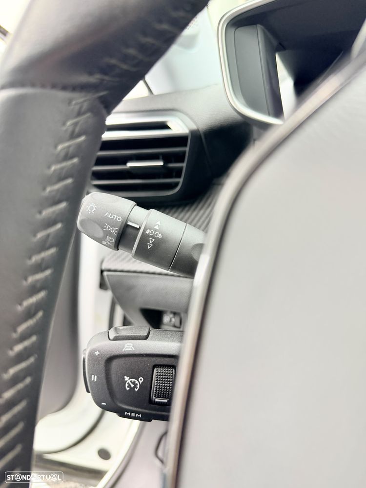 Peugeot e-2008 50 kWh Allure - 22