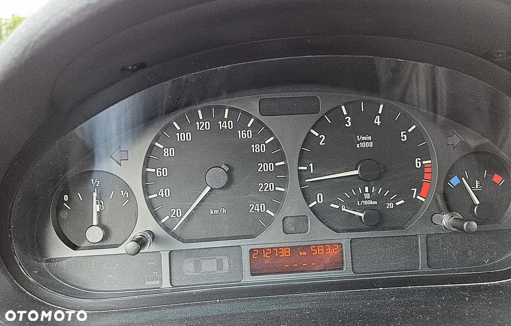BMW Seria 3 318i - 10