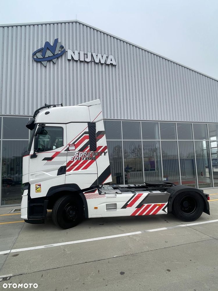 Renault T520 HIGH SLEEPER CAB - 2