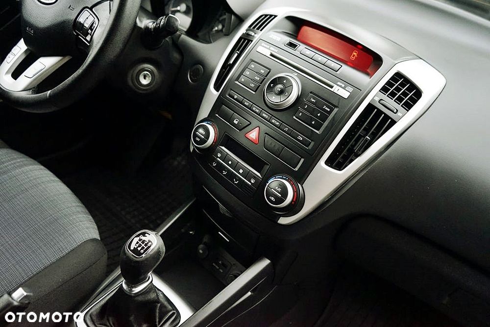 Kia Ceed 1.6 CRDi 90 ISG Vision - 25