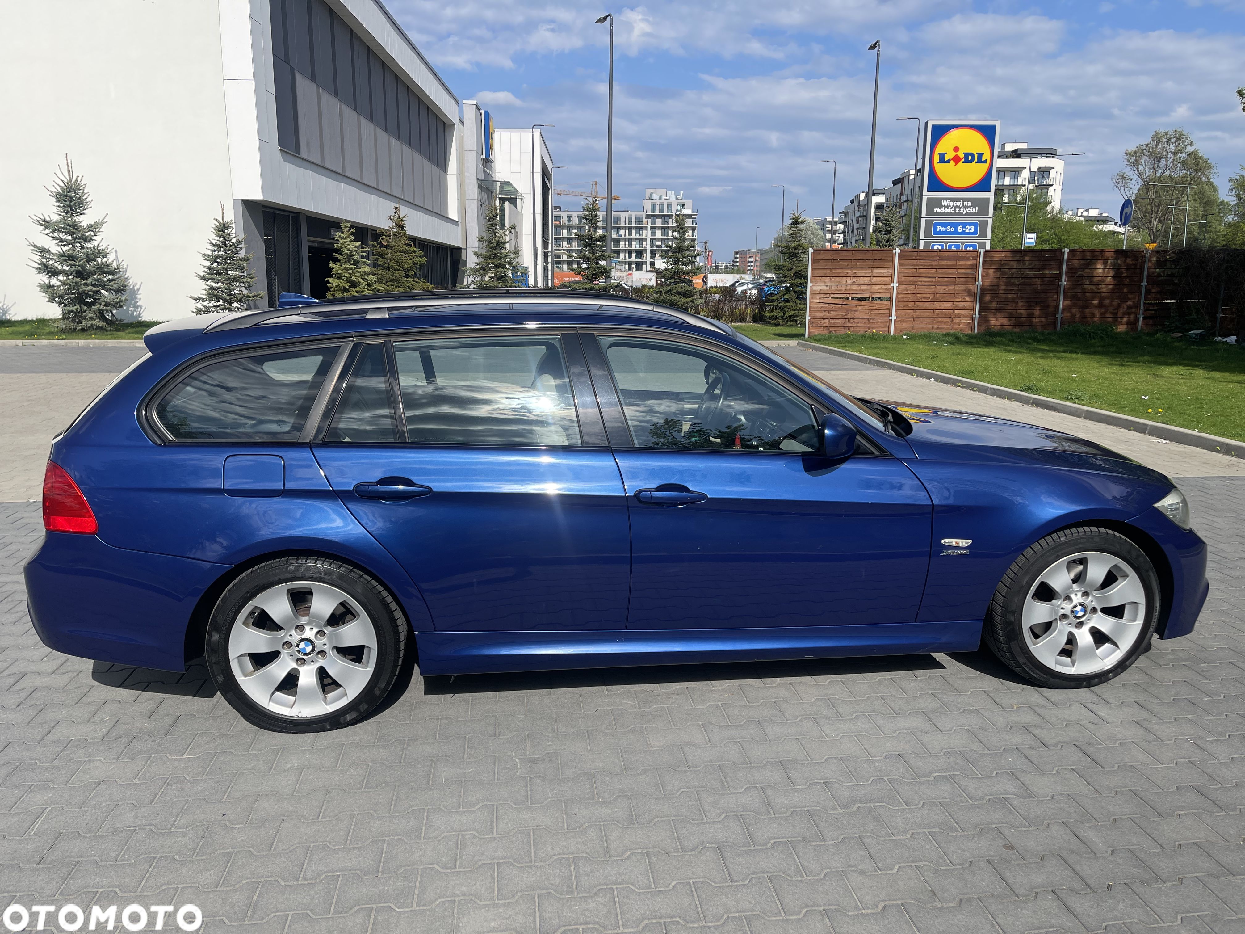 BMW Seria 3 320d xDrive DPF Touring - 1
