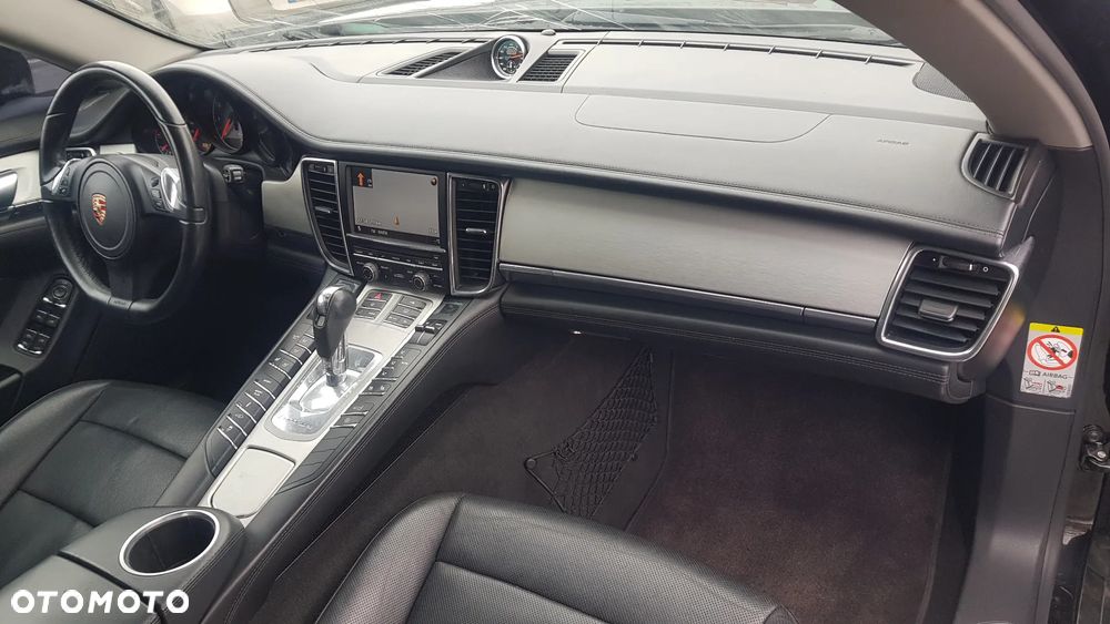 Porsche Panamera 4S PDK - 28