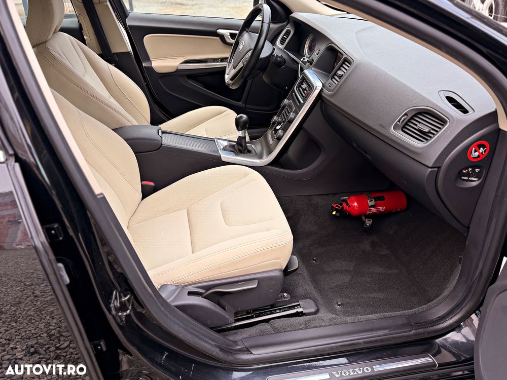 Volvo S60 DRIVe Momentum - 13