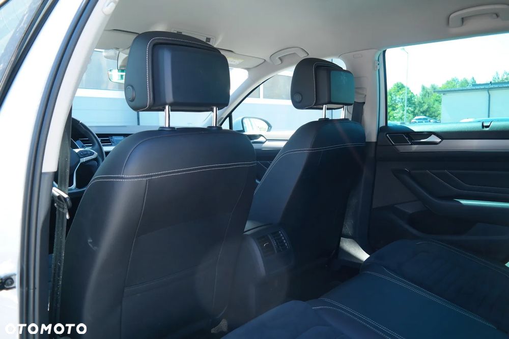 Volkswagen Passat 2.0 TSI Elegance DSG - 9