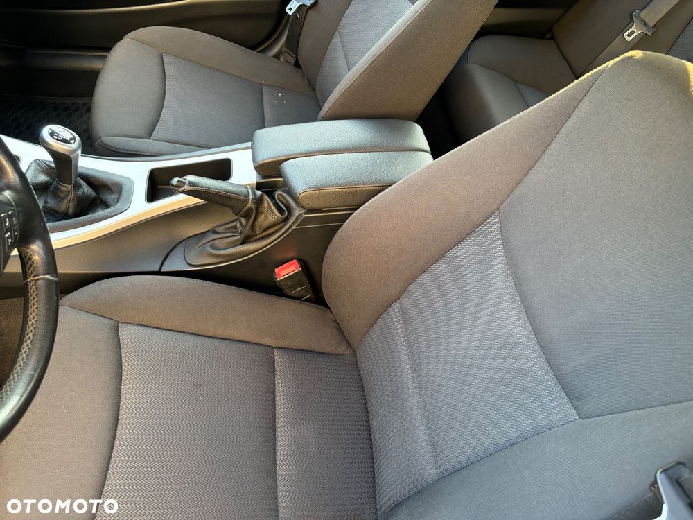 BMW Seria 3 318d DPF Edition Lifestyle - 11