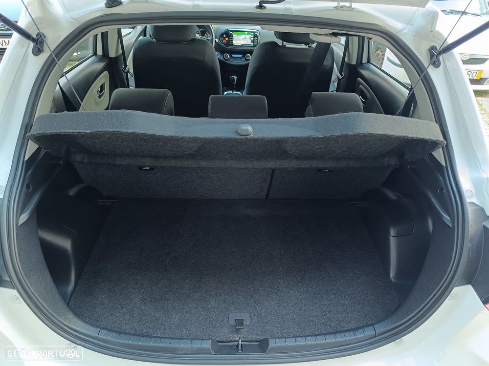 Toyota Yaris 1.5 HSD Comfort+Navi - 31