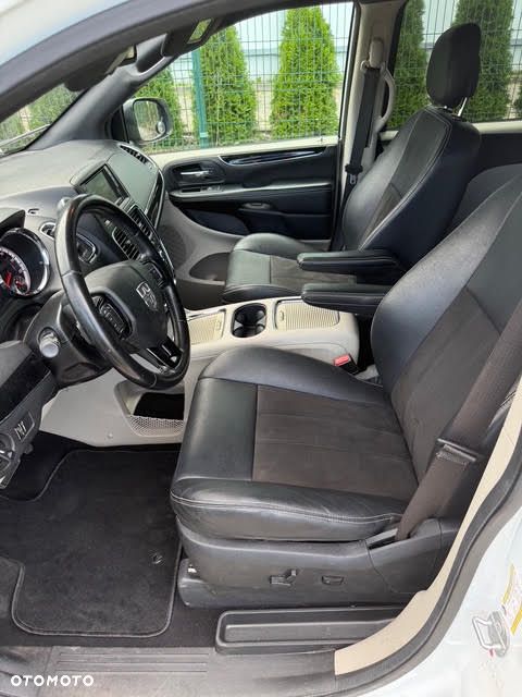 Dodge Grand Caravan 3.6 R/T - 9