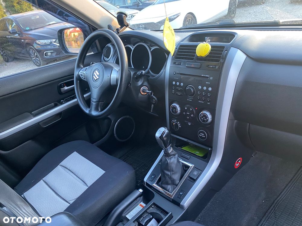 Suzuki Grand Vitara 2.0 De luxe - 25