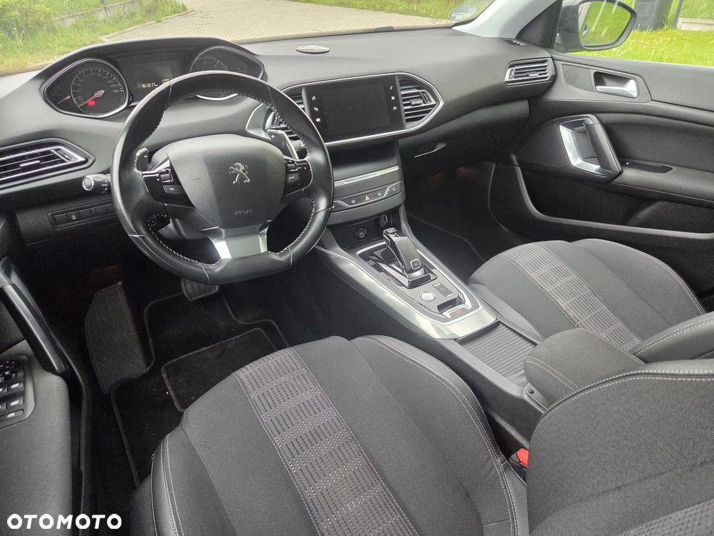 Peugeot 308 BlueHDi 130 EAT8 Black Edition - 17