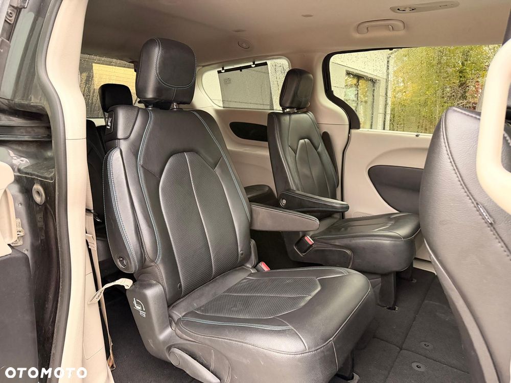 Chrysler Pacifica - 15