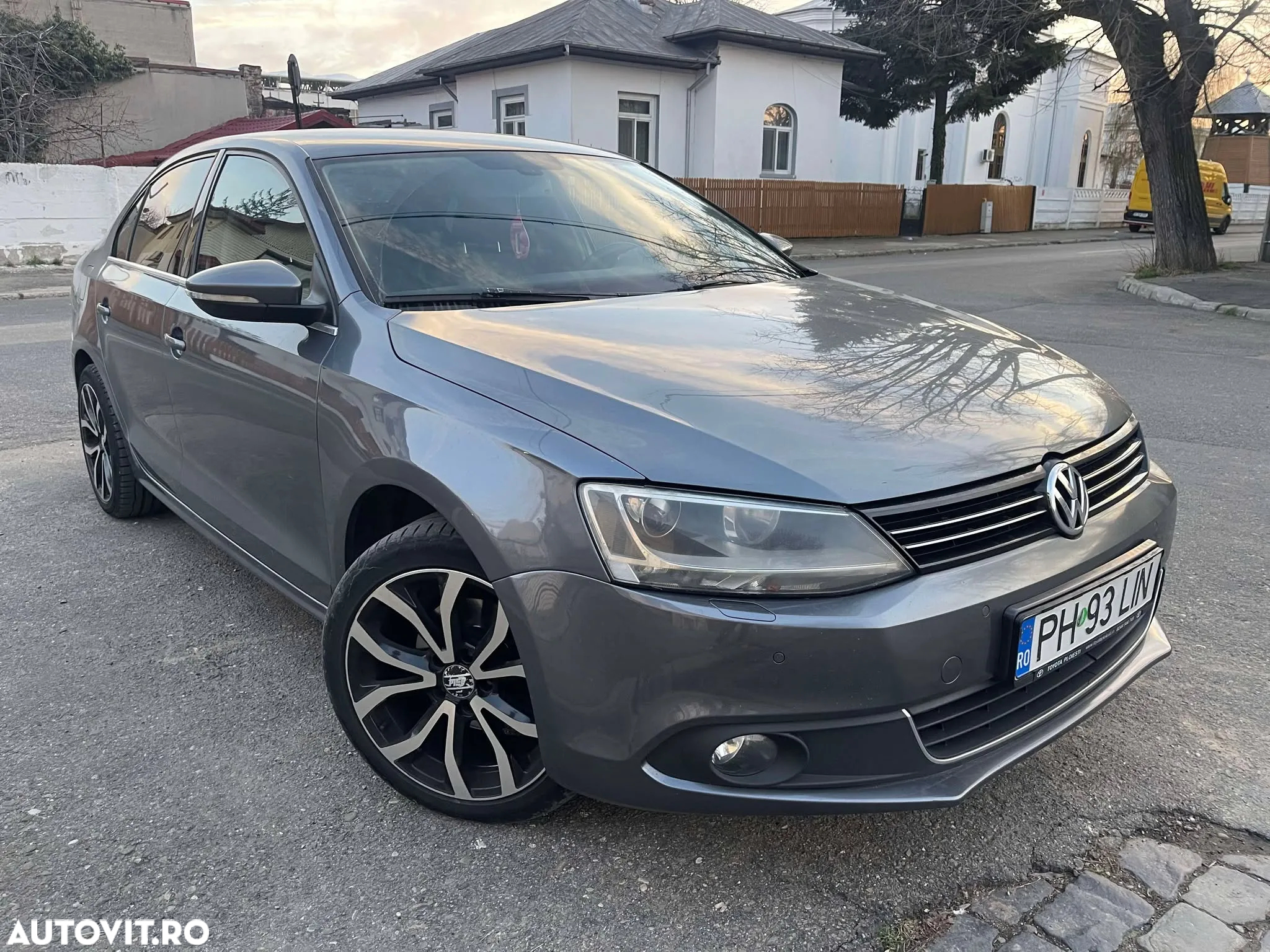 Volkswagen Jetta 2.0 TDI DPF Highline - 4