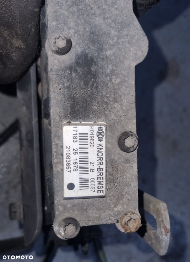 Zawór poziomujący tylnia i przednia oś renault gama T - 3