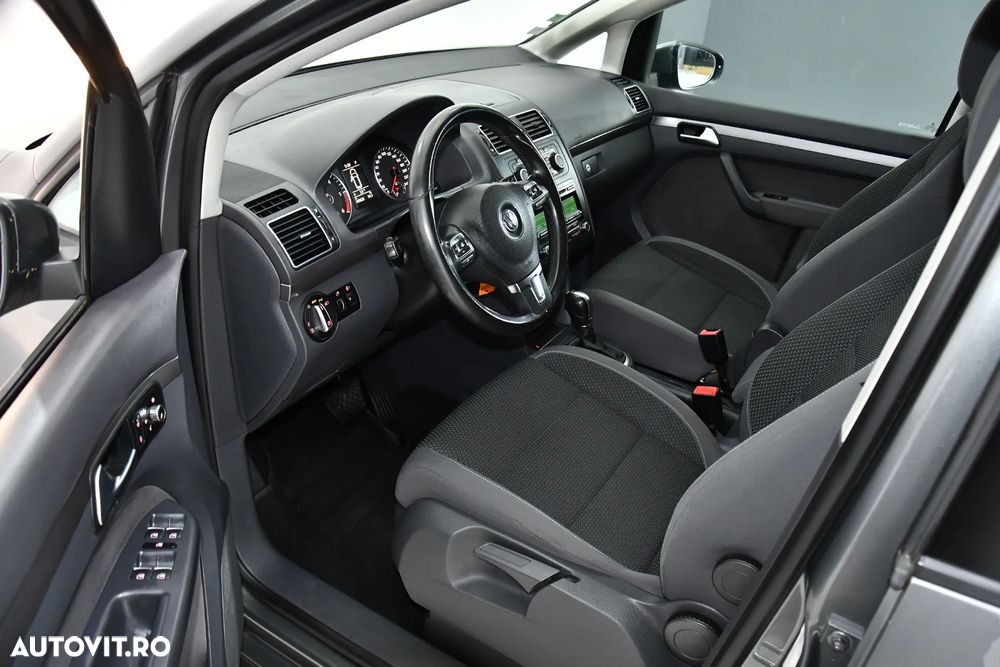 Volkswagen Touran 1.6 TDI DSG Highline - 16