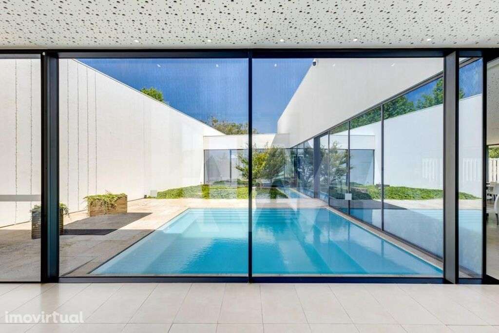 Propriedade / Quinta inserida num terreno de 1,2Ha a 5 m do aeroporto - Grande imagem: 4/15