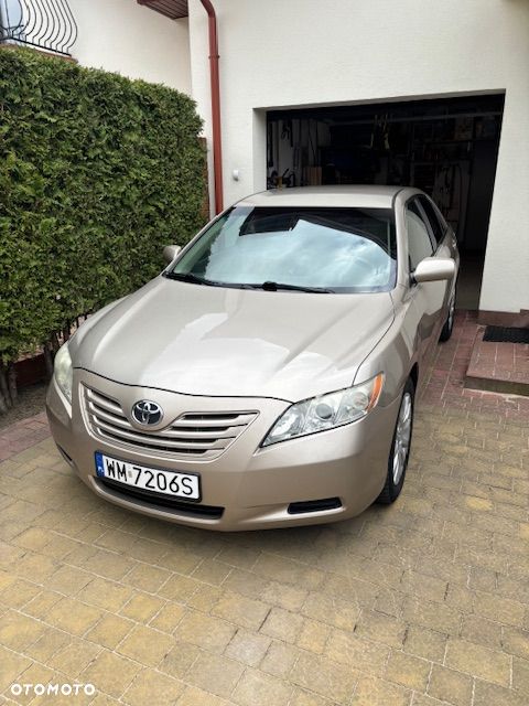 Toyota Camry - 12