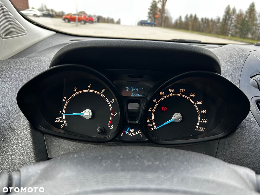 Ford Transit Courier - 20