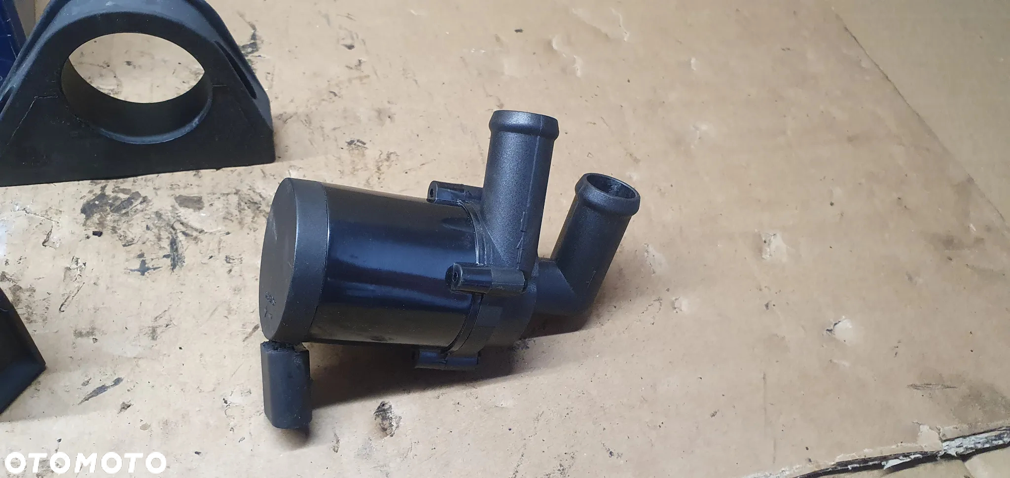 Dodatkowa pompka obiegu wody NOWA VEMO Audi A3 8P V10-16-0034 7N0965561 - 5