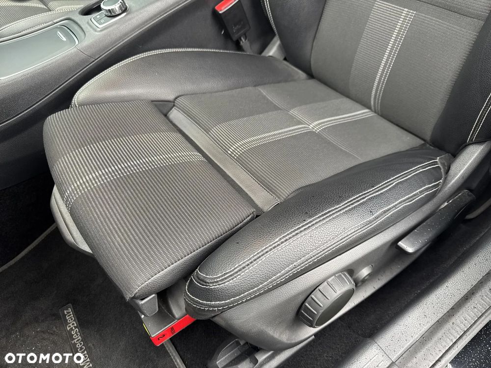 Mercedes-Benz GLA 200 7G-DCT Urban - 13
