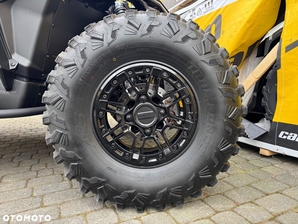 Can-Am Maverick - 10