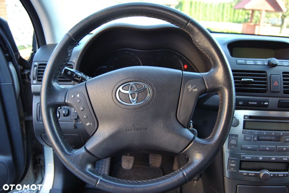 Toyota Avensis 1.8 VVT-i Sol - 33