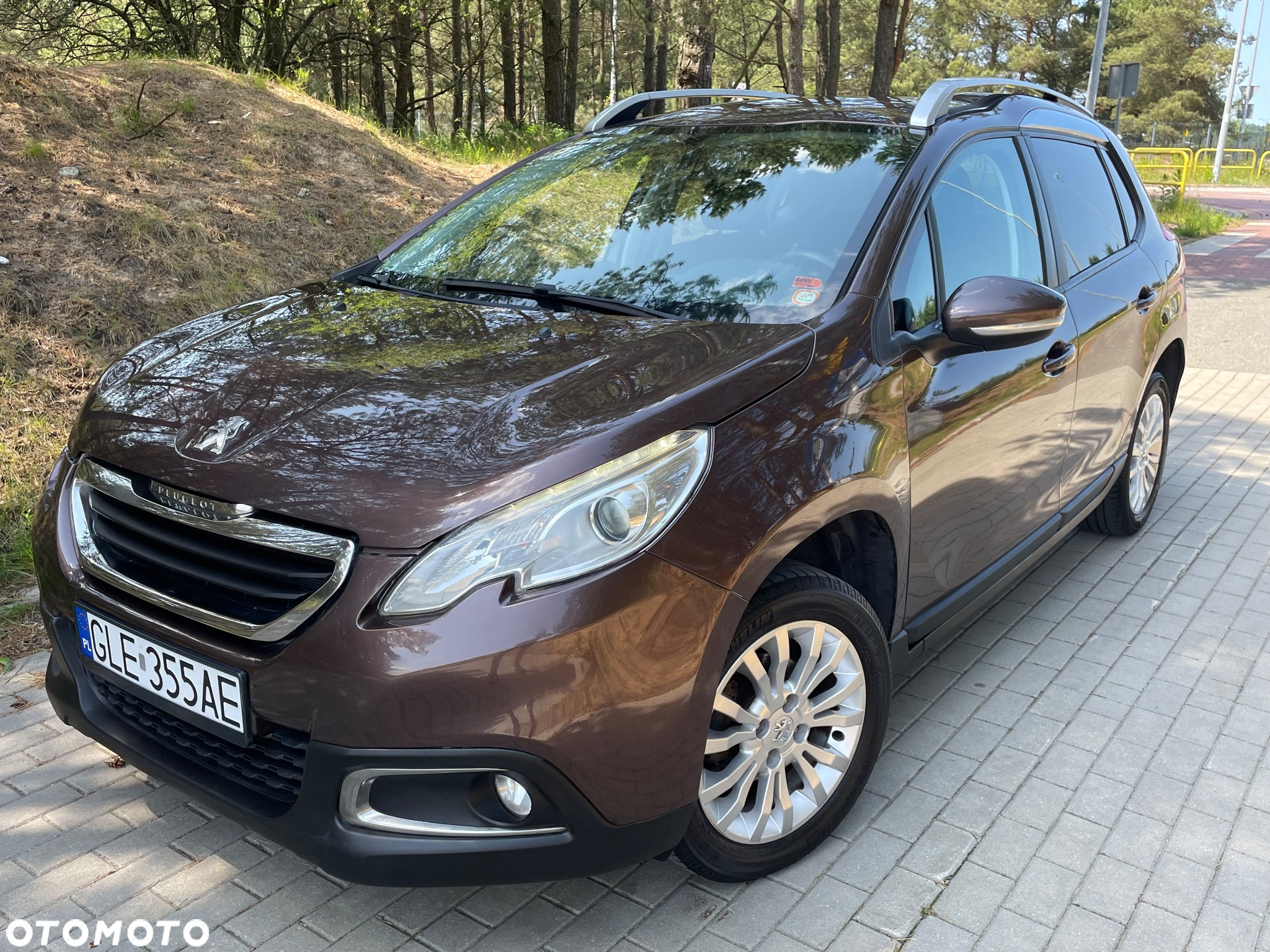 Peugeot 2008 1.6 e-HDi Allure S&S - 11