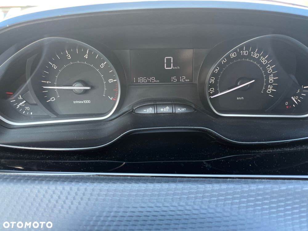 Peugeot 208 1.2 PureTech Style - 11