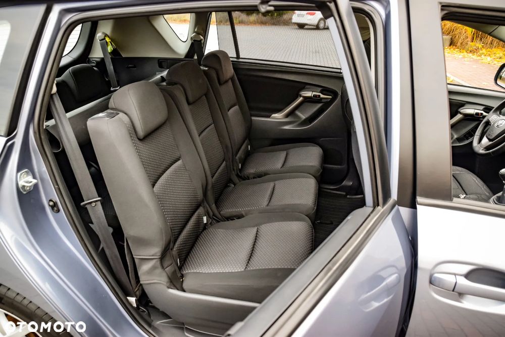 Toyota Verso 1.8 Sol 7os - 29