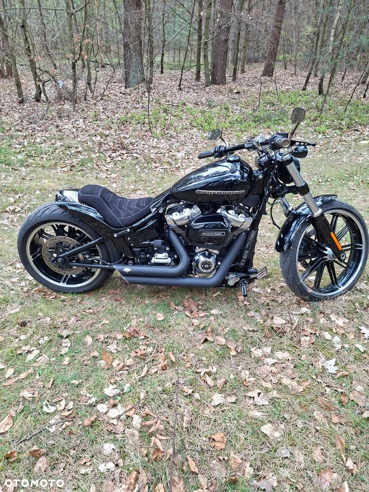 Harley-Davidson Softail Breakout - 19