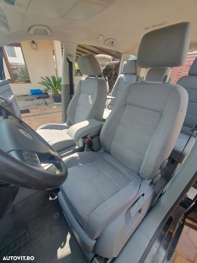 Volkswagen Touran - 39