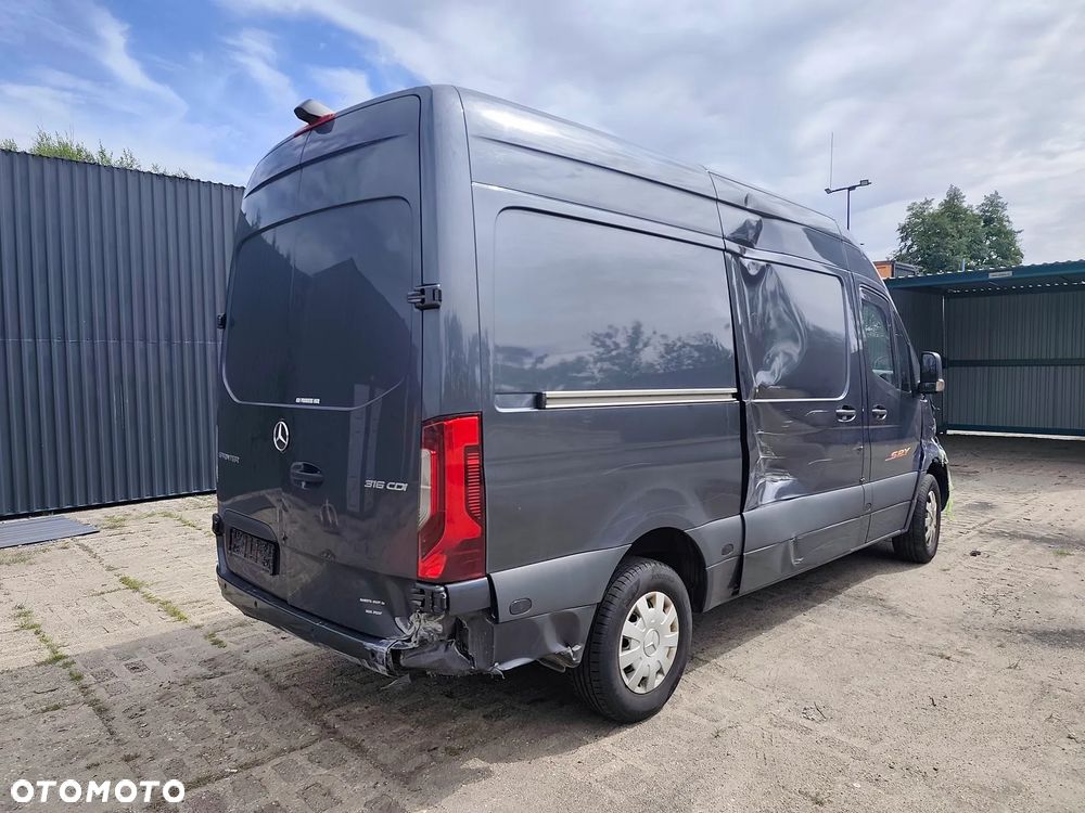 Mercedes-Benz Sprinter - 4