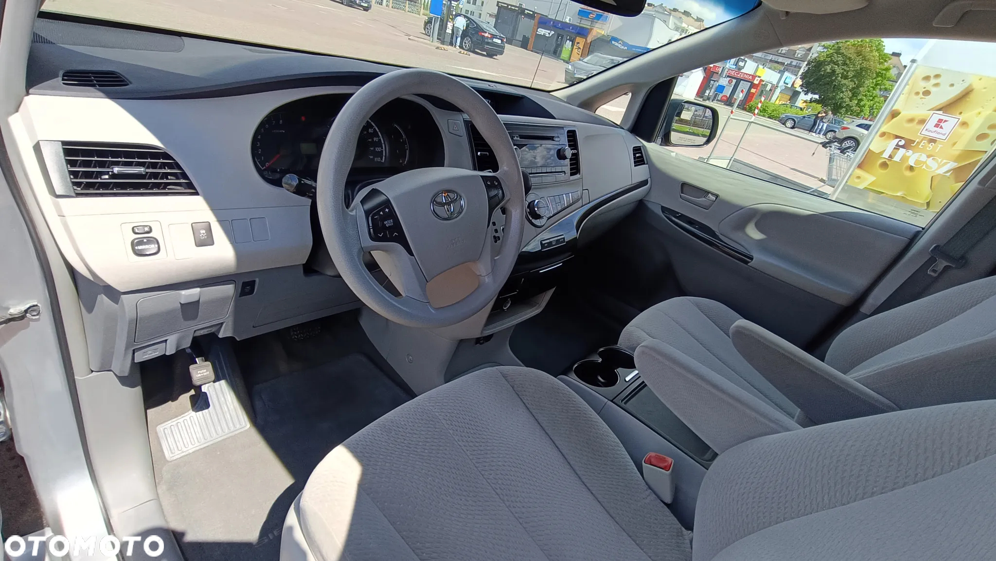 Toyota Sienna 3.5 V6 SE - 8