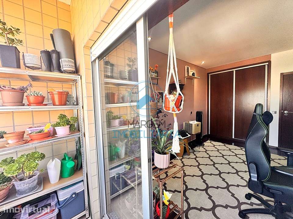 T2 com 2 varandas e garagem | Centro Famalicão - Grande imagem: 2/38