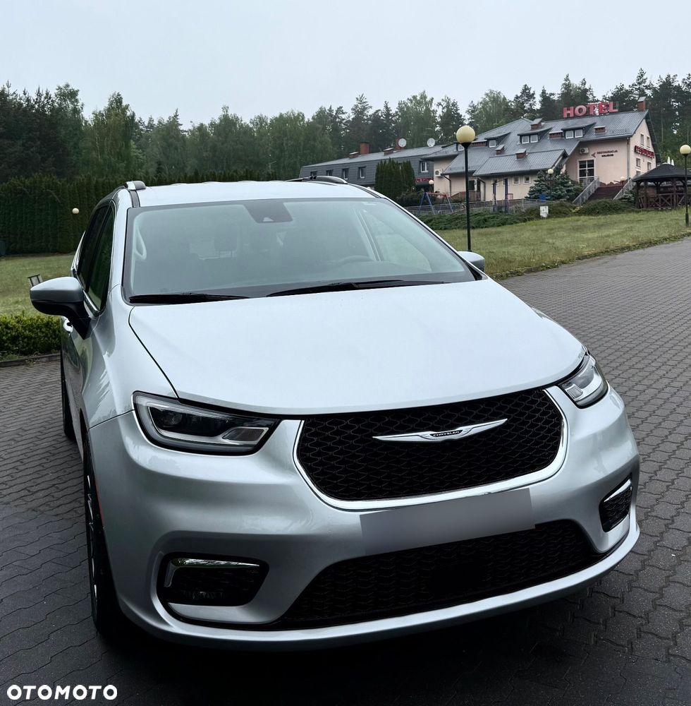 Chrysler Pacifica - 2