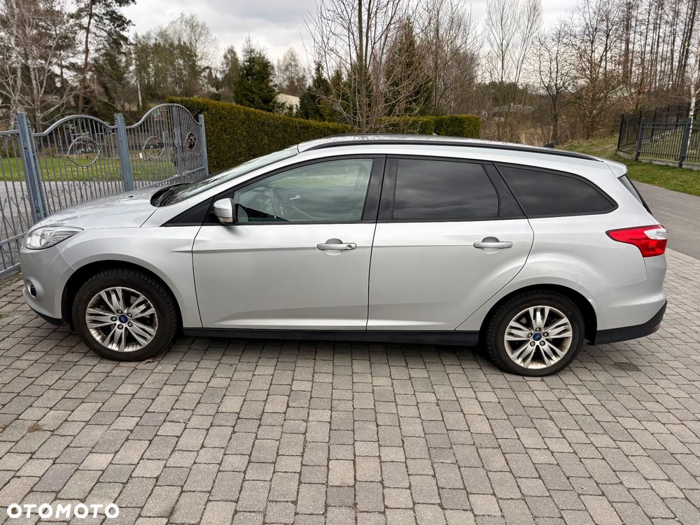 Ford Focus 1.6 Ambiente - 2