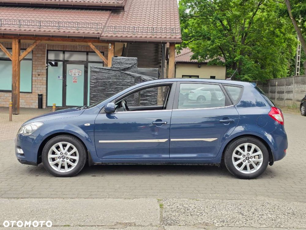 Kia Ceed - 8
