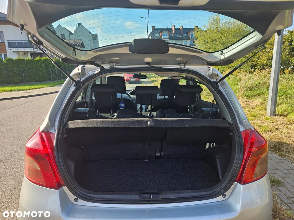 Toyota Yaris - 4