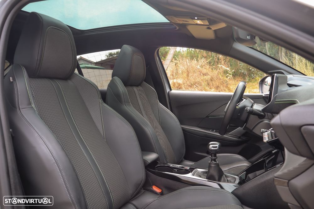 Peugeot 208 PureTech 100 GT - 15