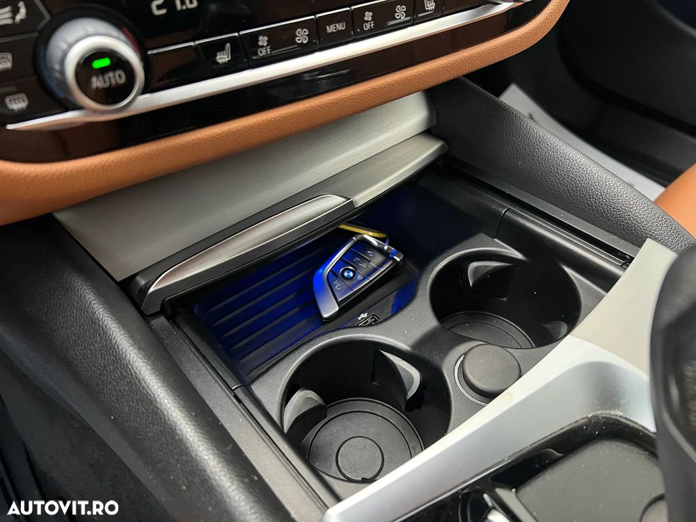 BMW Seria 5 520d xDrive AT - 25