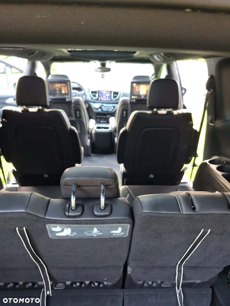 Chrysler Pacifica - 2