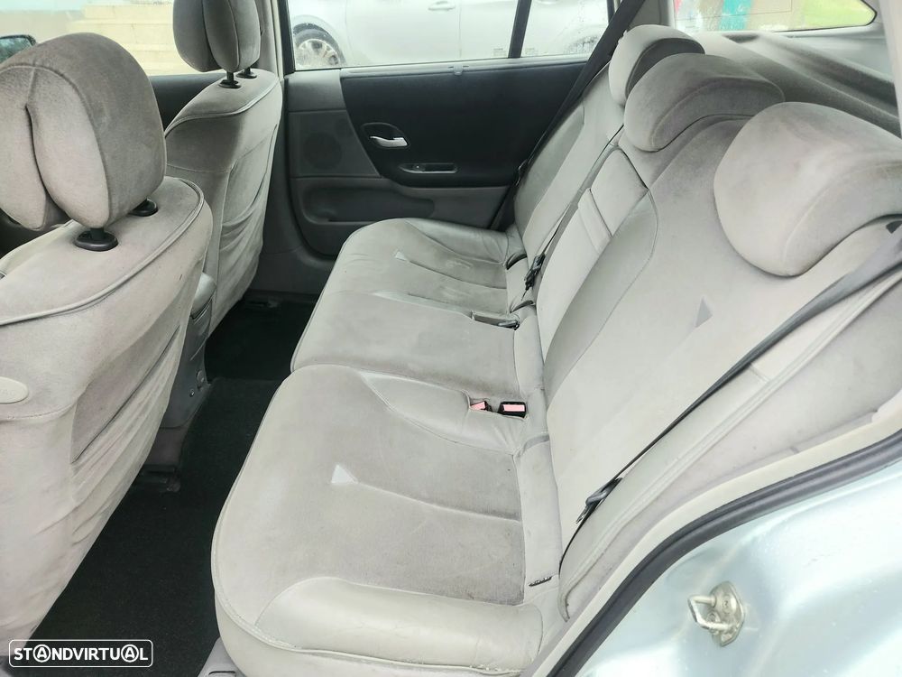 Renault Laguna Break 1.6 Privilège - 12