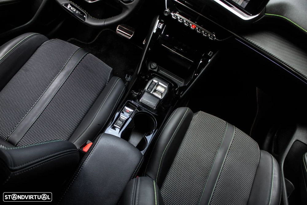 Peugeot 208 1.2 Hybrid GT e-DCS6 - 33