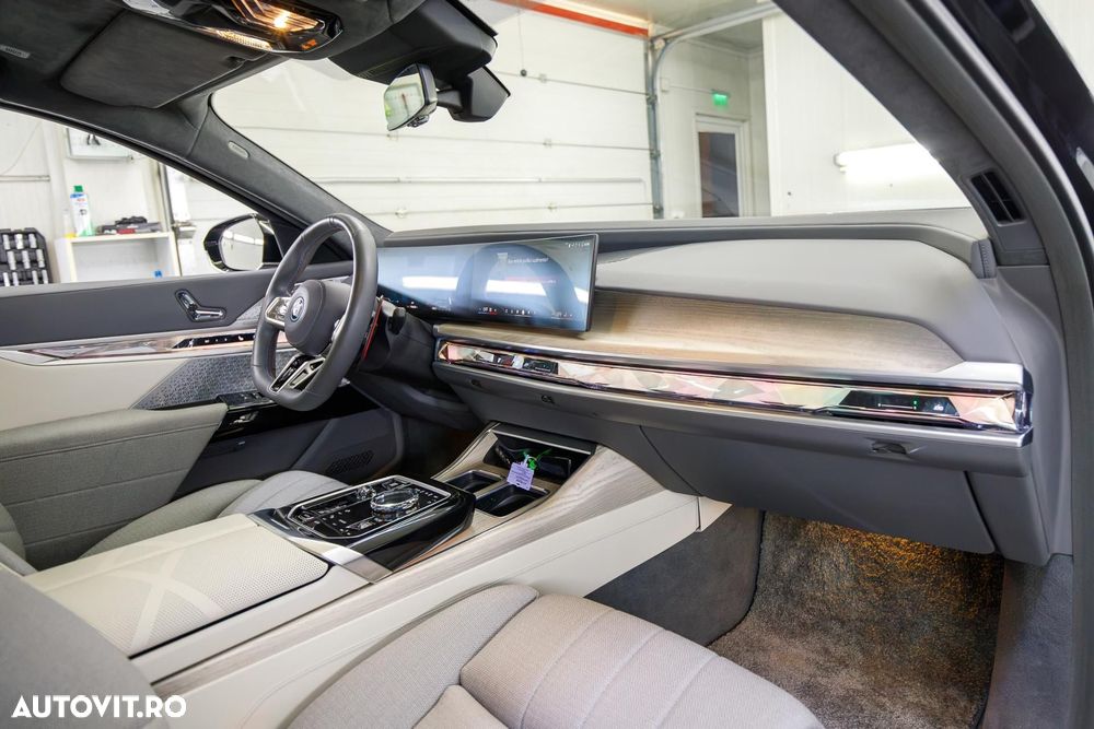 BMW M7 M760e xDrive AT PHEV - 22