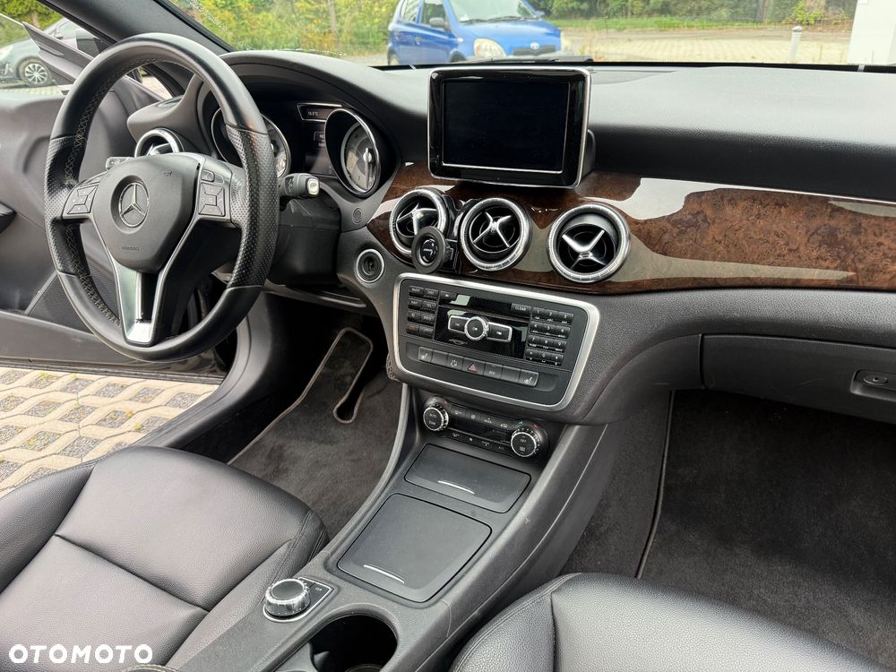 Mercedes-Benz CLA 250 7G-DCT AMG Line - 18