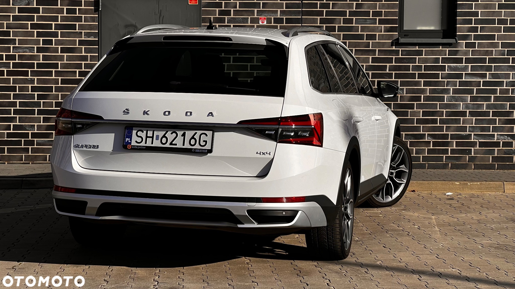 Skoda Superb Combi 2.0 TDI 4x4 DSG Scout - 17