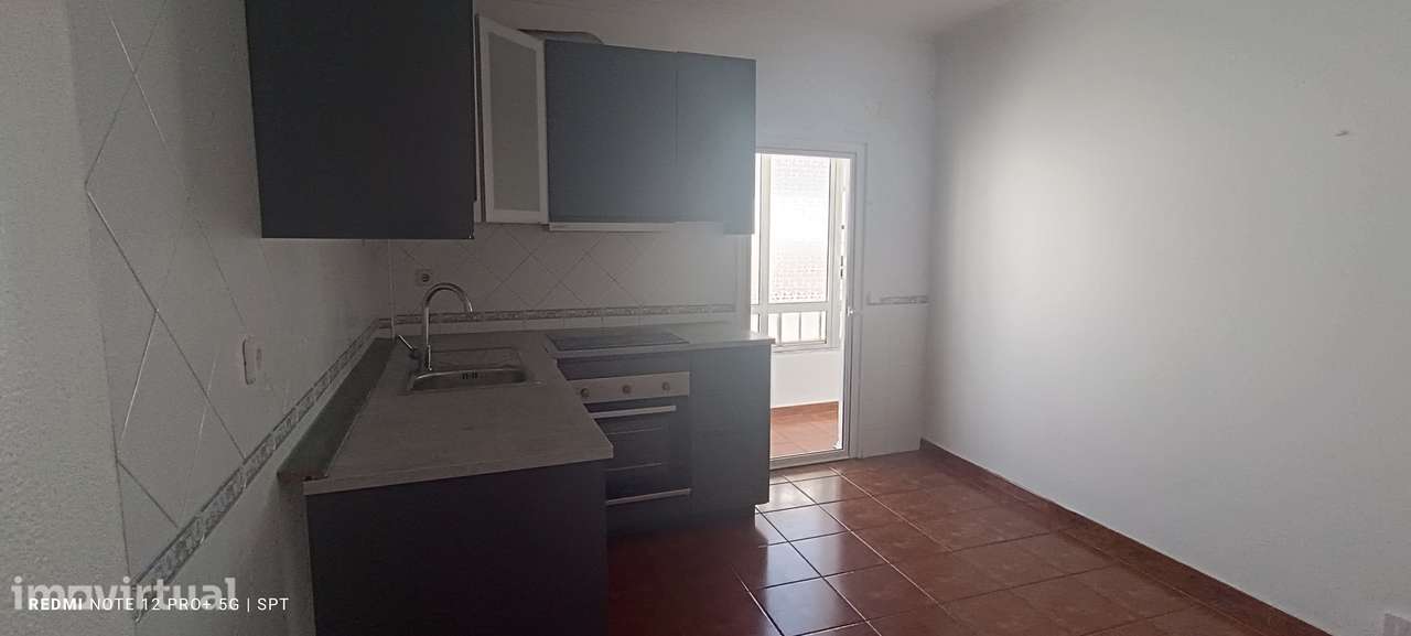 T1 com varanda e cozinha separada em Castanheira do Ribatejo - Grande imagem: 2/10