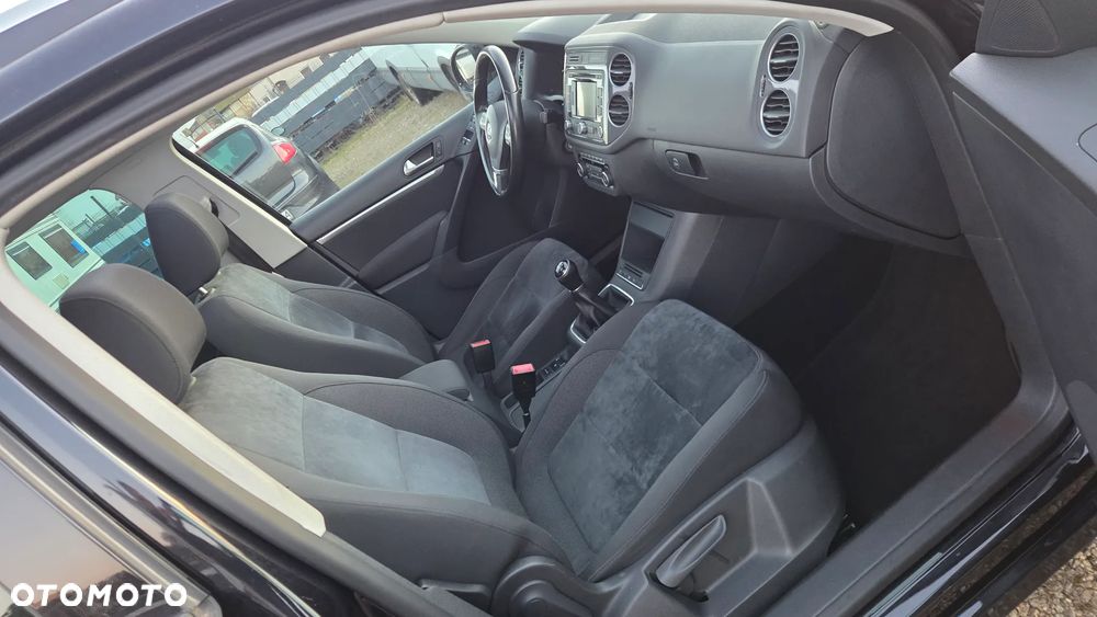Volkswagen Tiguan 2.0 TDI DPF BlueMotion Technology Sport & Style - 24