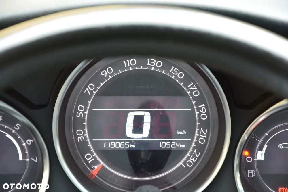 Citroën DS4 1.6 HDi SoChic - 27