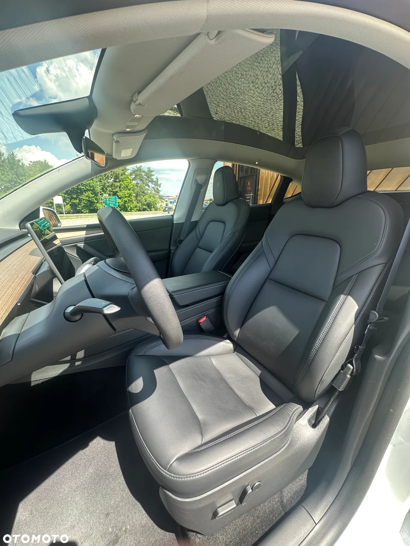 Tesla Y Long Range AWD - 13