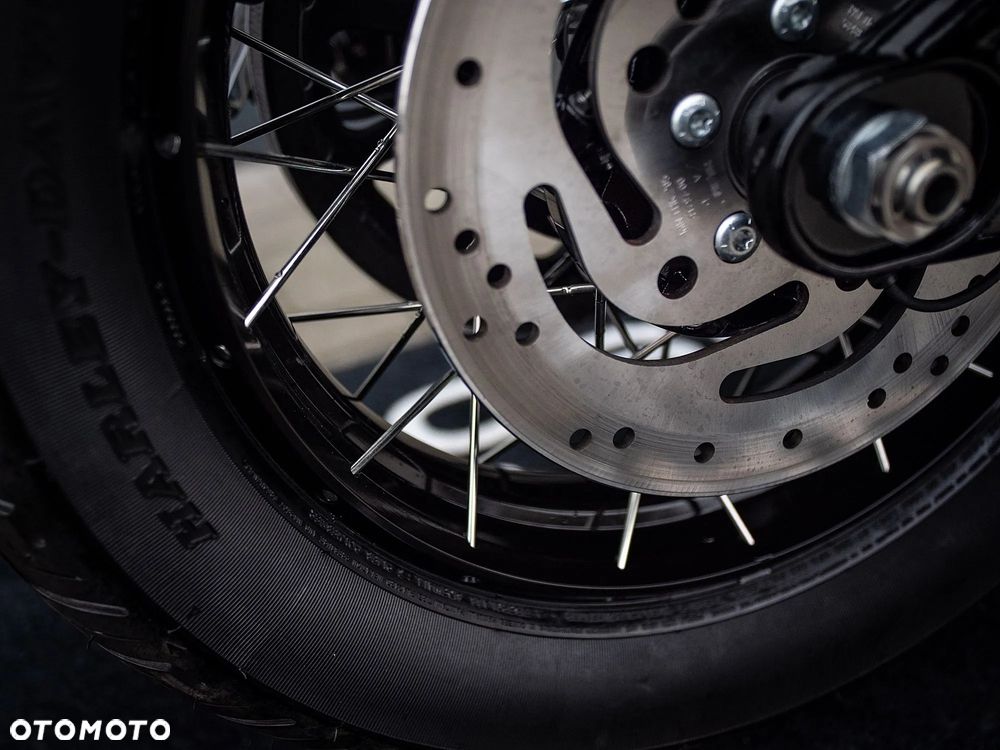 Harley-Davidson Softail Street Bob - 17